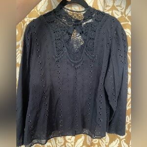 Navy Doen Eyelet mock neck shirt size L